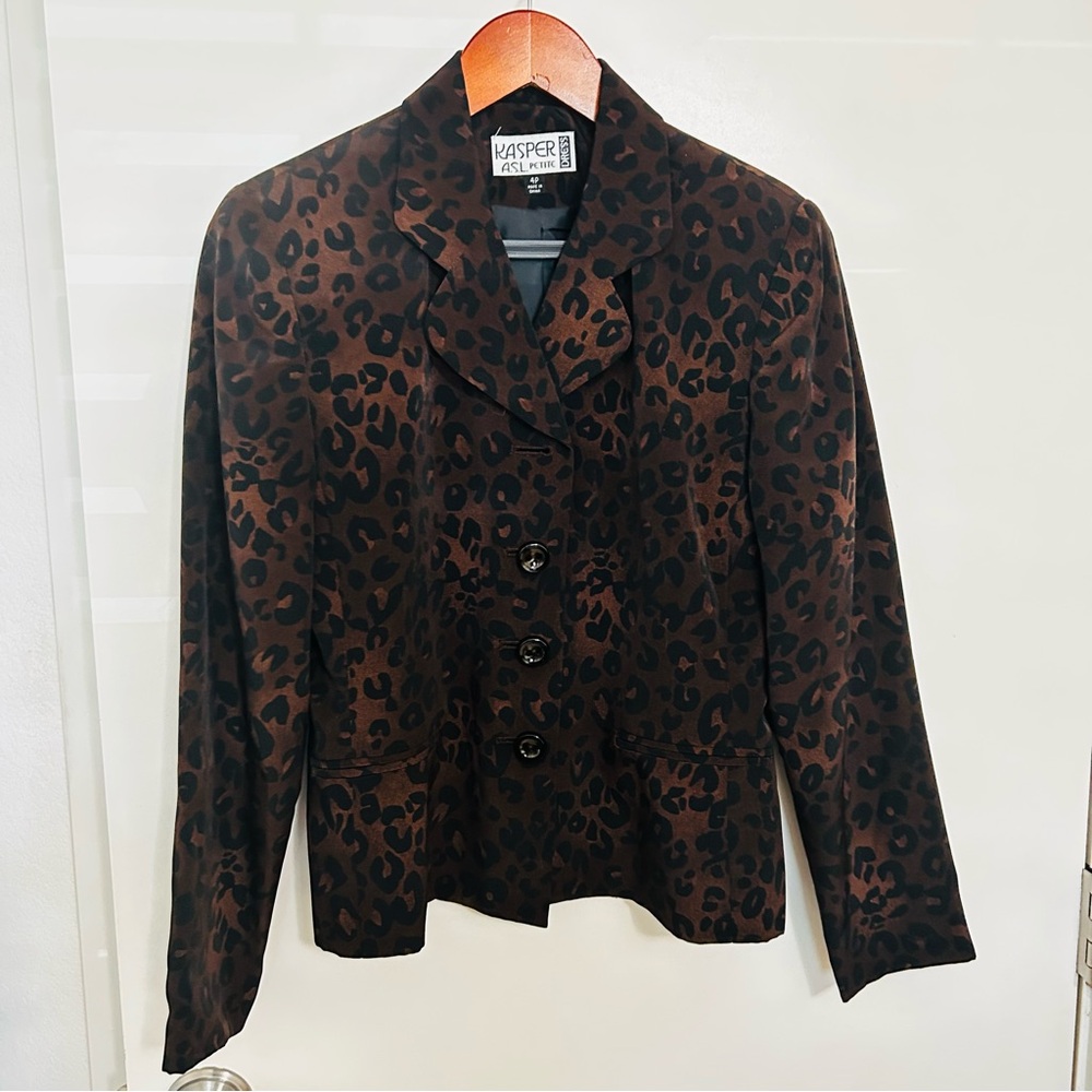 Kasper ASL Petite 2 Piece Set Leopard Print 
(Blazer & Pencil Set) SZ: 4P